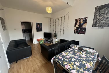 5 bed flat, Dickenson Road, Victoria Park, Manchester, M145HZ - Image 1